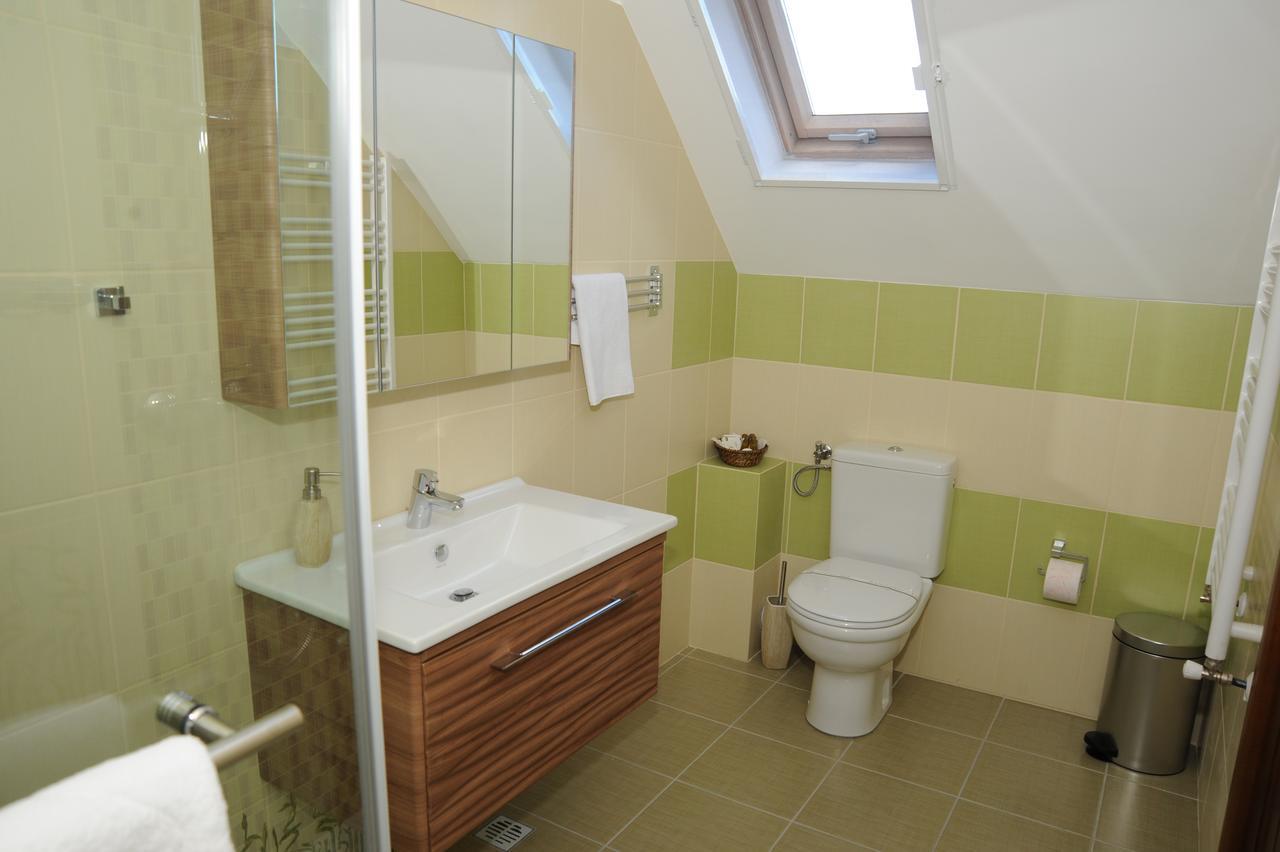 Castelul De Smarald Bed & Breakfast Pangaracior Luaran gambar